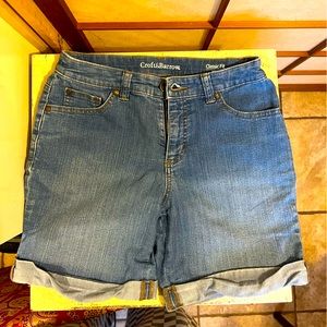 Croft and Barrow Women’s Stretch Demon Shorts Size 4